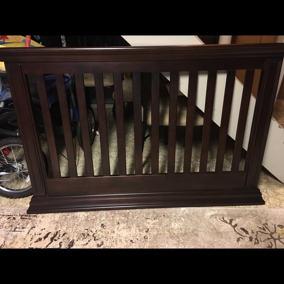Cache convertible crib. - Picture 3 of 3